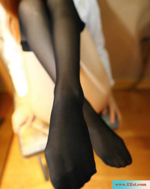 黑丝红底(21P)