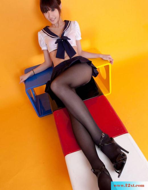黑丝制服小女生(12P)