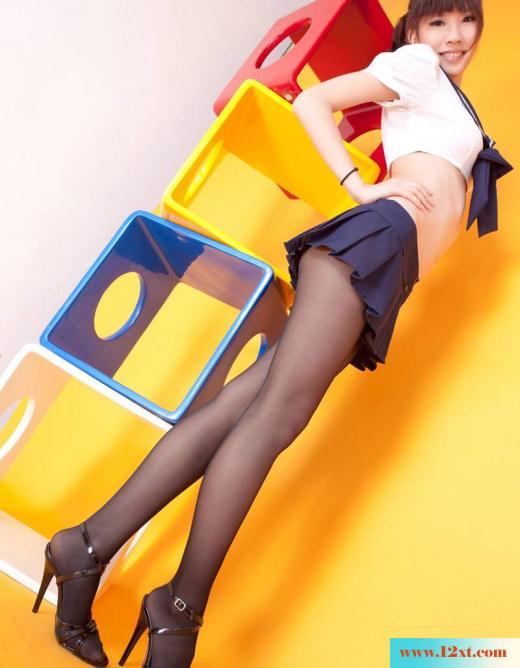 黑丝制服小女生(12P)