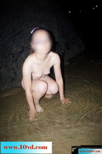 带骚妻夜游海边-没带泳衣的她-乾脆脱光裸泳-3