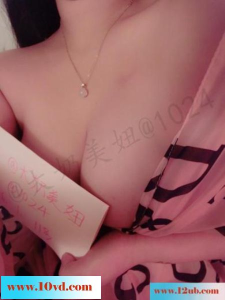 大奶美妞第一季超级性感的丁字裤(20P)