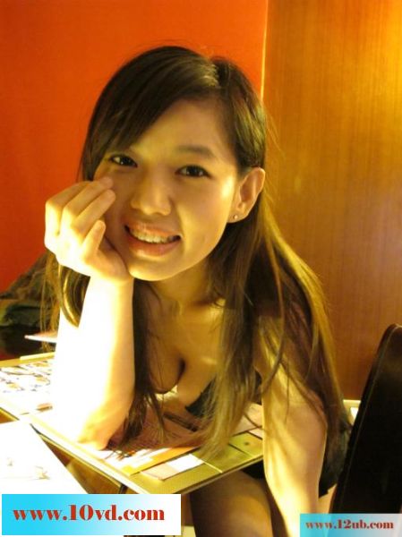 大奶靓女艳照流出(24P)
