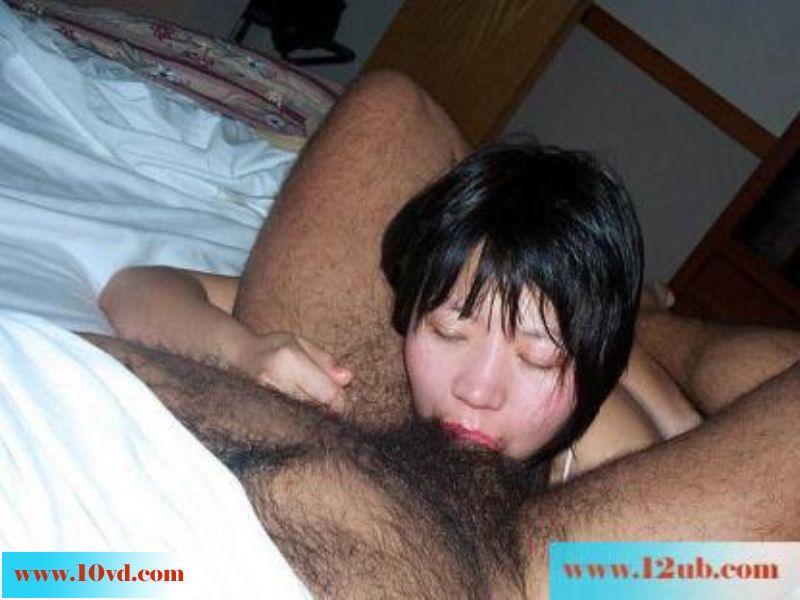 多毛男操多水女的屁眼，看起来很享受的样子-
