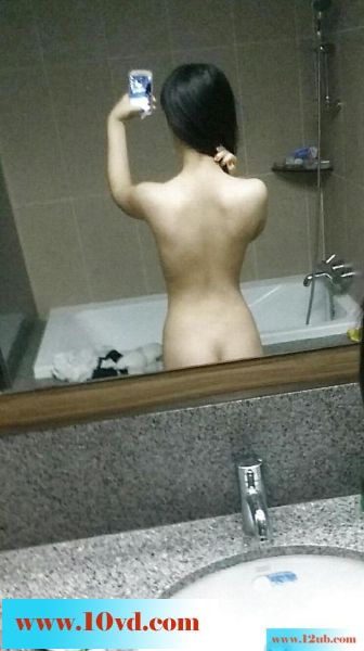 粉嫩高中女生的生活自拍照..(15P)