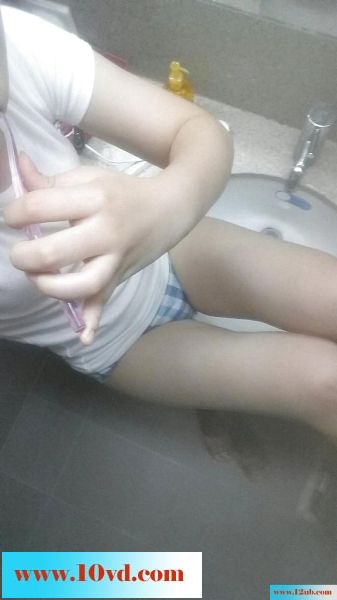 粉嫩高中女生的生活自拍照..(15P)
