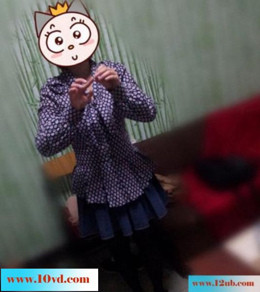 风骚女在懒人沙发露骚(7P)