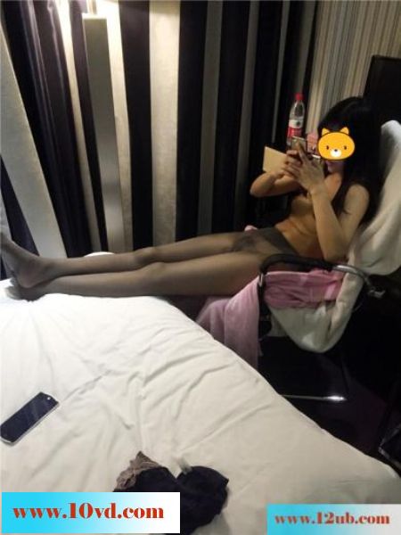 风骚主播女友性感非常，狐媚眼神勾人魂魄(14P