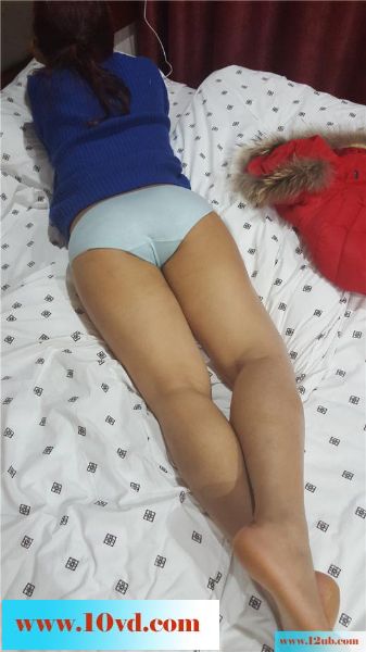 古铜色肌肤的炮友放荡不羁，一小搓毛彰显可爱