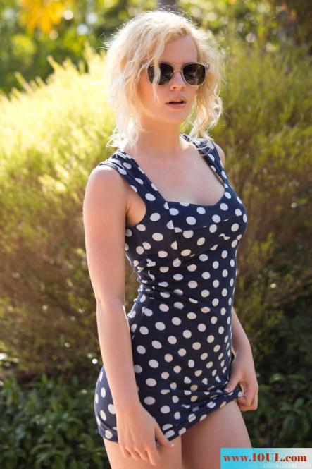 Catie-Parker-Under-The-Glowing-Sun(15P)