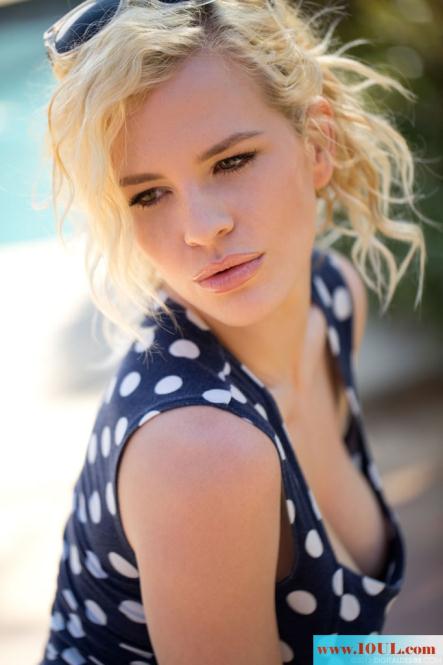 Catie-Parker-Under-The-Glowing-Sun(15P)