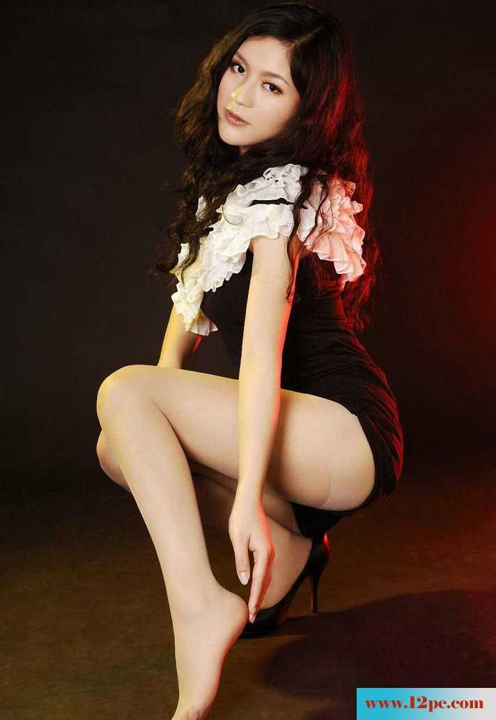 白衣少妇细长腿(10P)