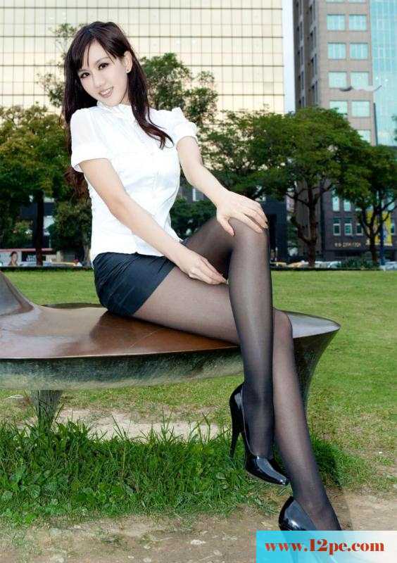 长腿黑丝气质女郎(46P)