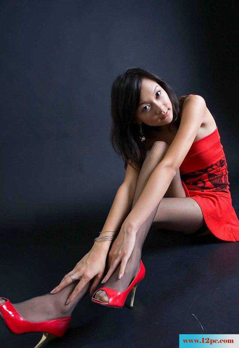 超薄黑丝腿美女红色短裙红色高跟鞋(15P)