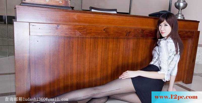 制服丝袜神情妩媚写真(18P)