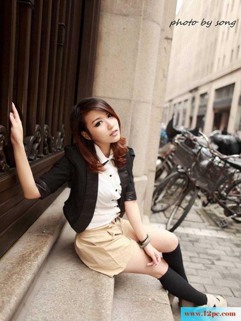 90后MM时尚街拍挡不住的美腿诱惑(10P)