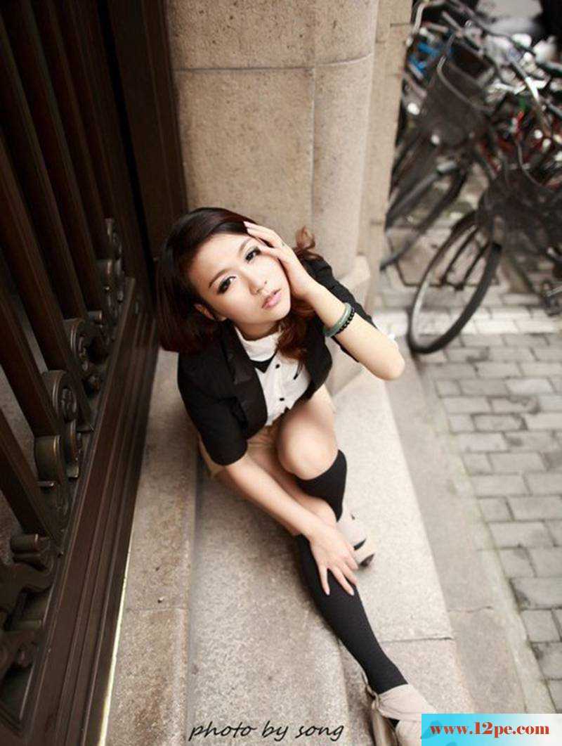 90后MM时尚街拍挡不住的美腿诱惑(10P)