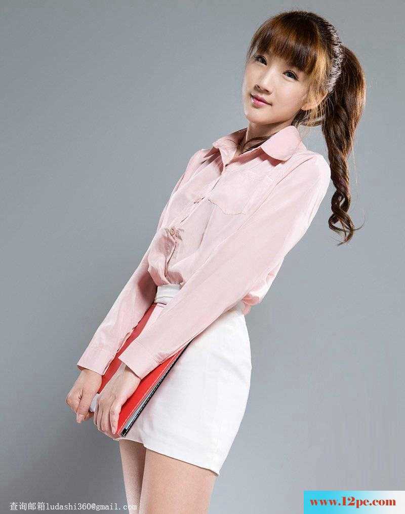 OL美女短裙肉丝美腿写真(19P)