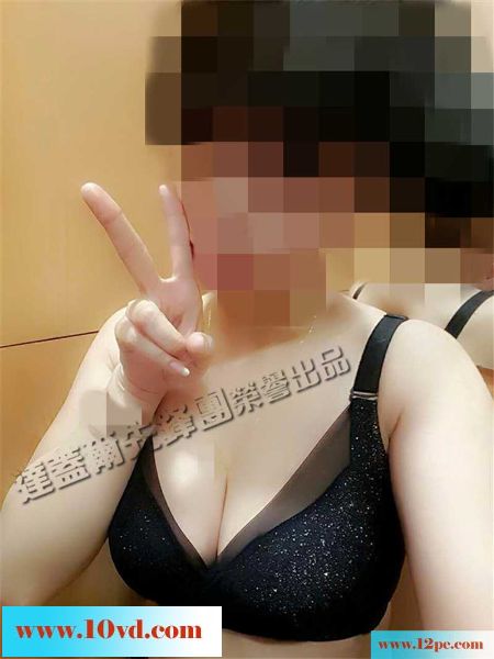 黑丝控的大胸女友真空上阵，亲自手势认证(16P