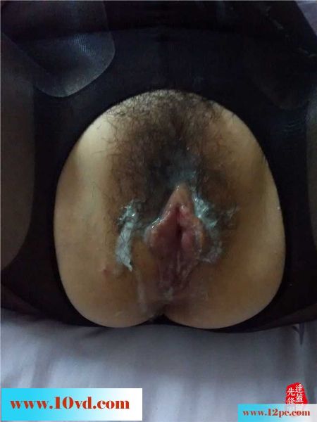 黑丝袜，红肚兜，恩爱夫妻玩转中西合璧(35P)