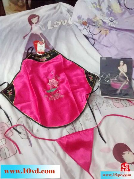 黑丝袜，红肚兜，恩爱夫妻玩转中西合璧(35P)