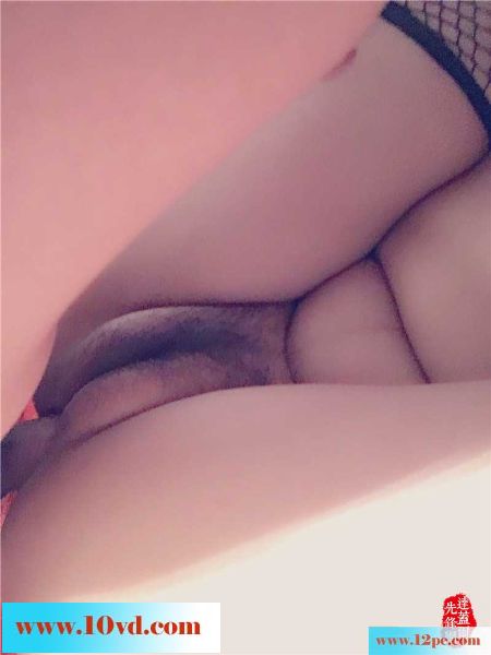 家有性感骚妻，情趣内衣也无法掩盖流着奶水的
