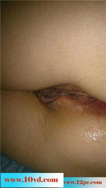 将情趣振动棒塞进情人的蝴蝶逼里(13P)