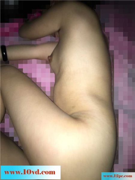 紧随社区趋势，冒险偷腥大哥的女人(30P)