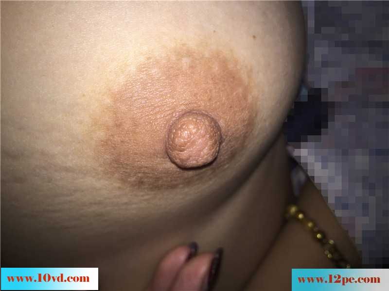 紧随社区趋势，冒险偷腥大哥的女人(30P)