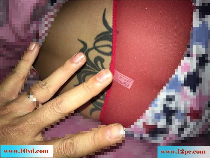 紧随社区趋势，冒险偷腥大哥的女人(30P)