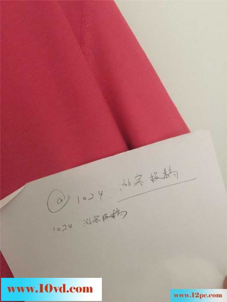 留学生妹子发自拍勾引，最终图书馆内完成她的