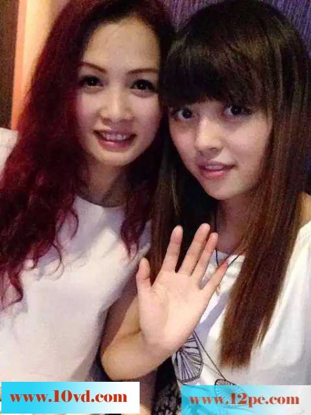 卖手机的美腿女友(27P)