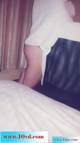 妹子酒店开房水多多，高清美胸和流水BB图(29P)