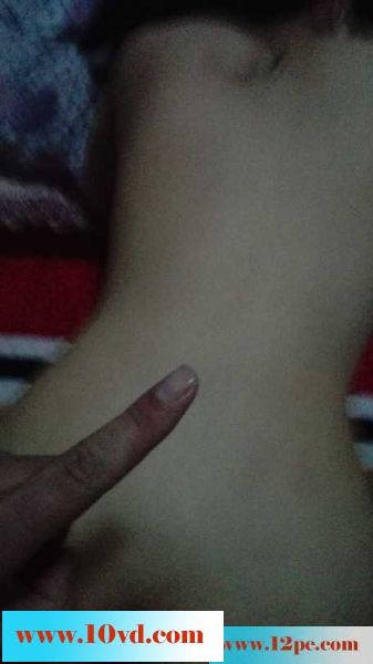 木耳虽然有点黑，但奶子漂亮，不看后悔哦(12P