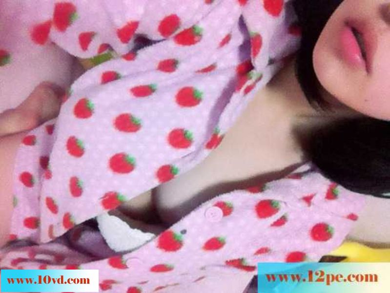 嫩嫩的妹妹自拍，嫩嫩的咪咪(11P)