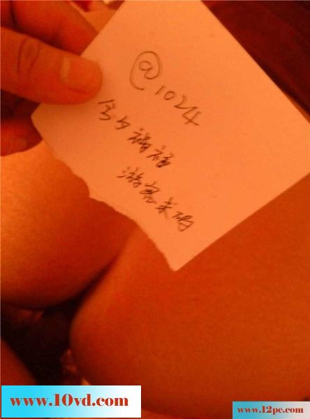 牛仔少妇褪去衣衫，后入大臀满足原始欲望(13P