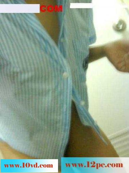 女友卫生间脱衣服自拍(14P)