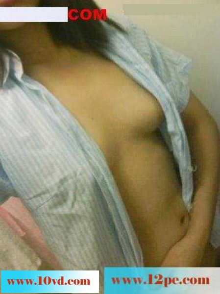 女友卫生间脱衣服自拍(14P)