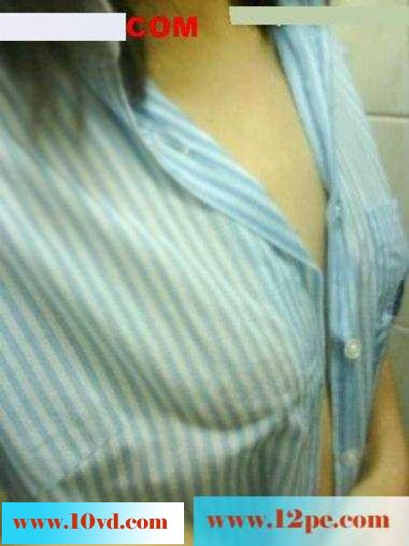 女友卫生间脱衣服自拍(14P)