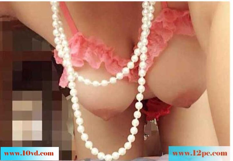 皮肤白嫩大波女(18P)