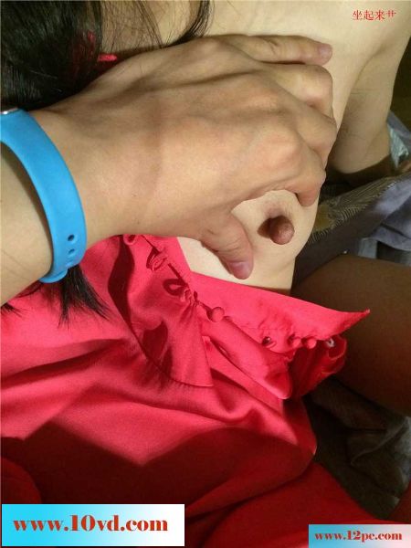 贫乳骚货一天没被操就等不及了(17P)