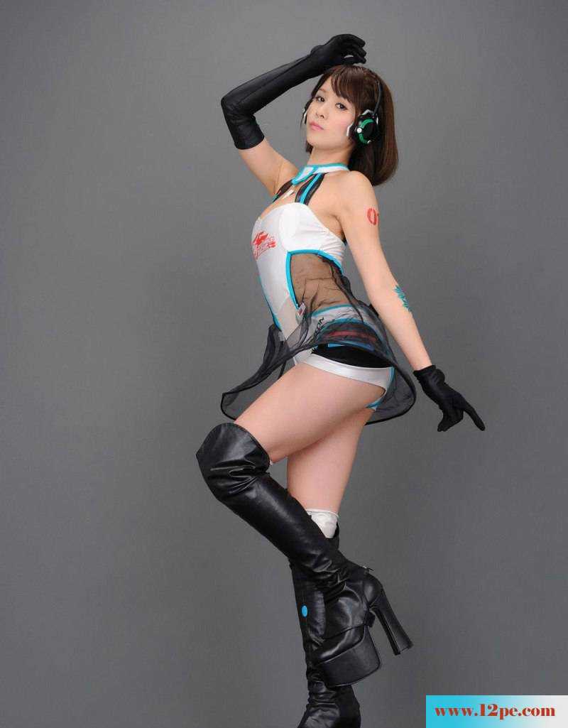高跟长靴可人小妹(17P)