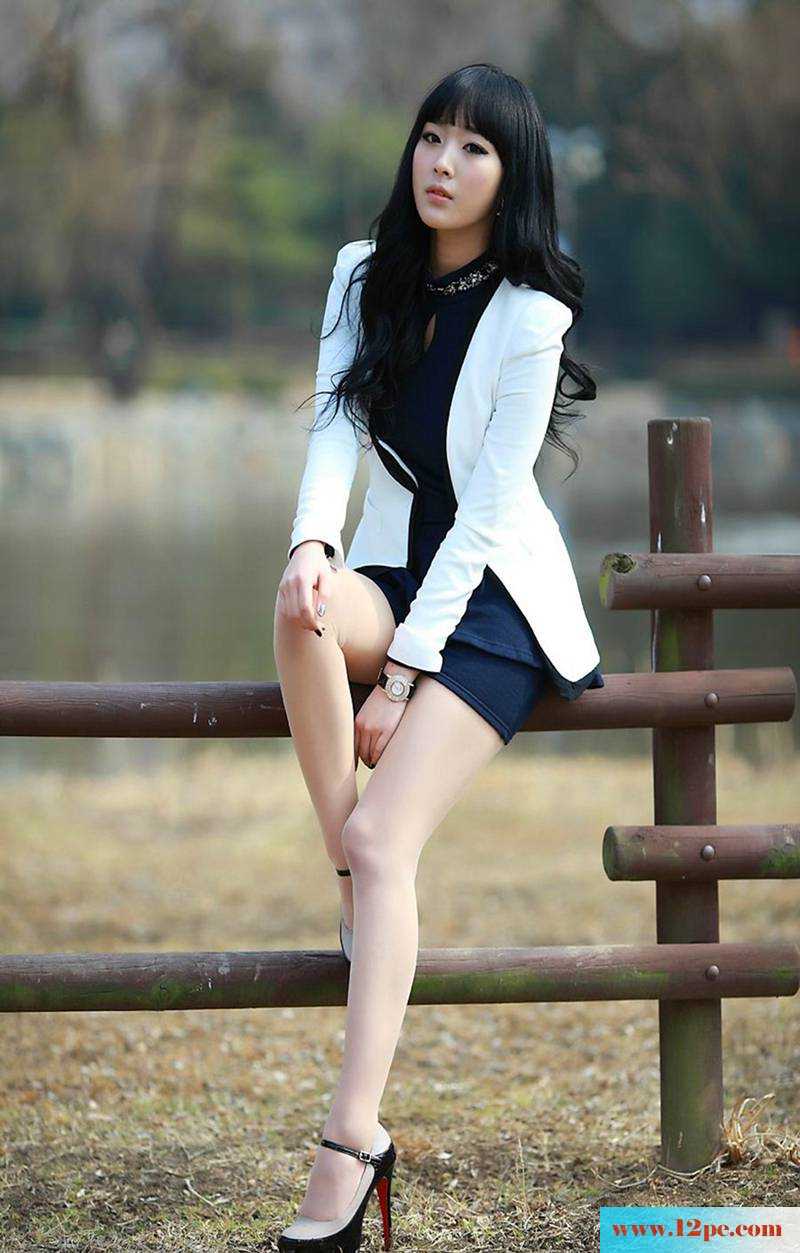 高挑的美女丝袜秀腿(18P)