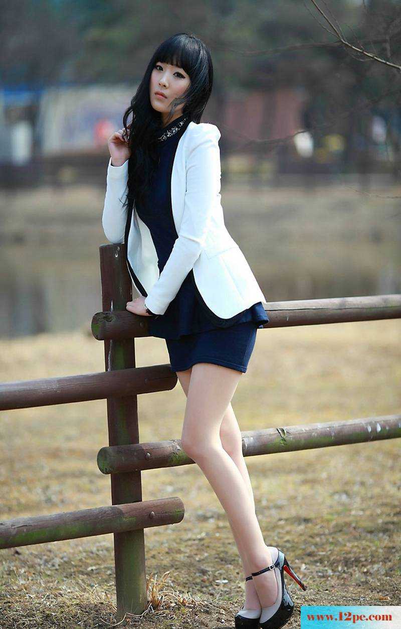 高挑的美女丝袜秀腿(18P)