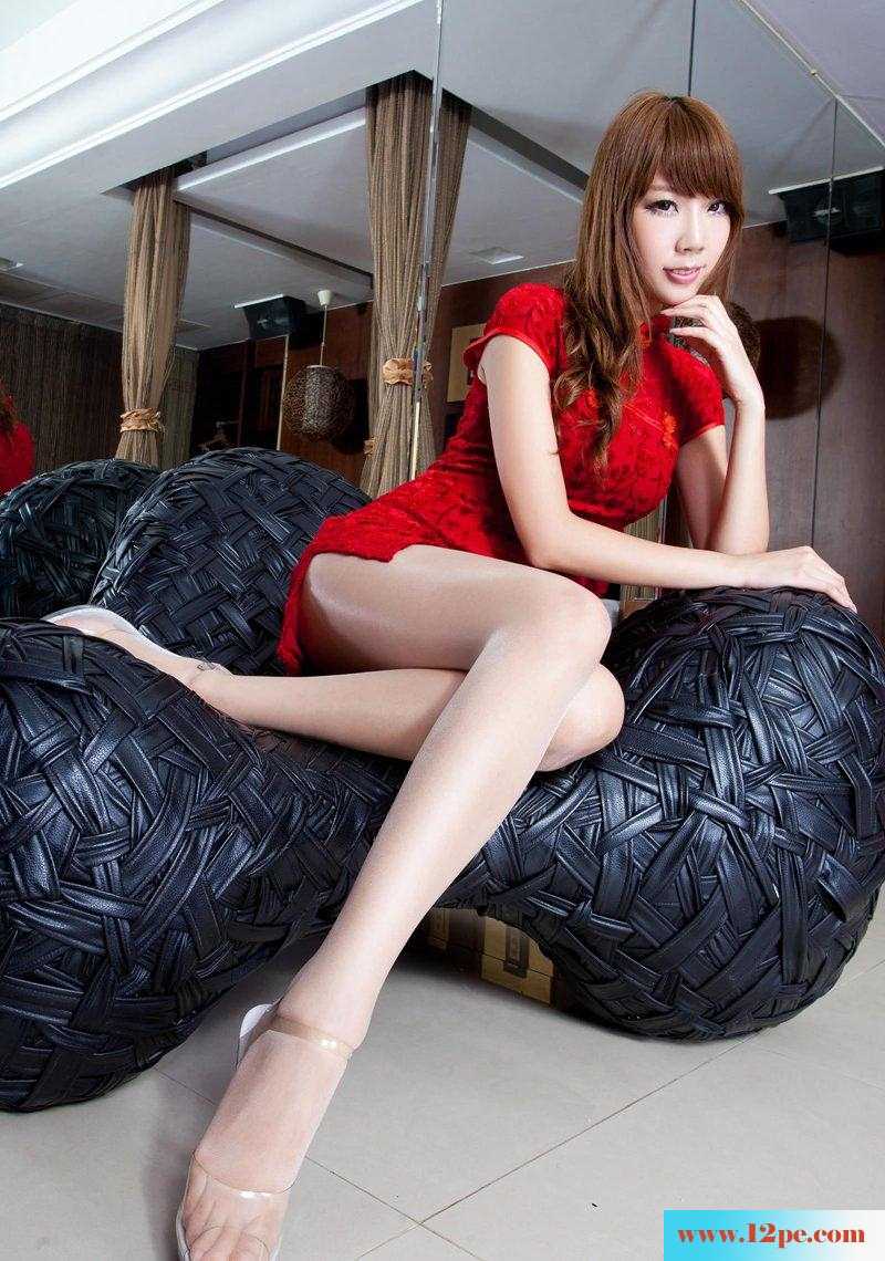 好喜欢美女这又白又嫩的美腿丝袜(14P)