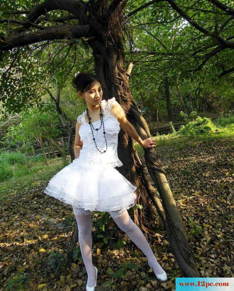 好靓丽的长腿MM效外游玩照(10P)