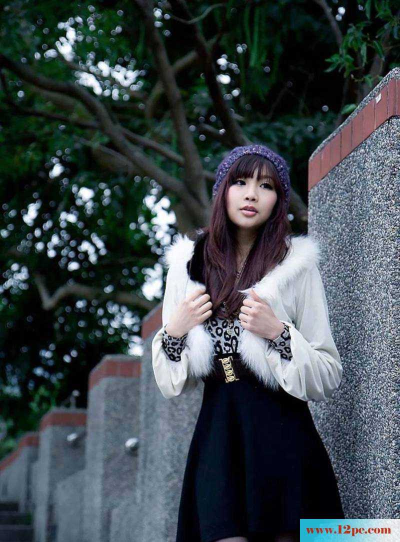 黑色丝袜小妹美腿写真俏皮可爱(12P)