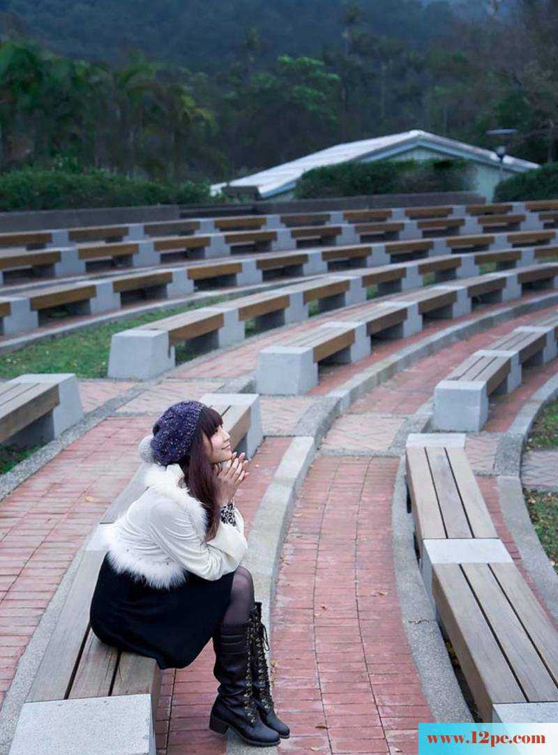 黑色丝袜小妹美腿写真俏皮可爱(12P)