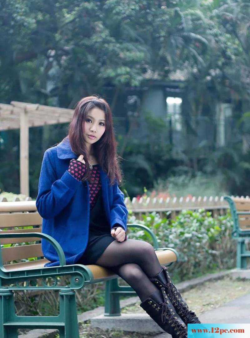黑色丝袜小妹美腿写真俏皮可爱(12P)