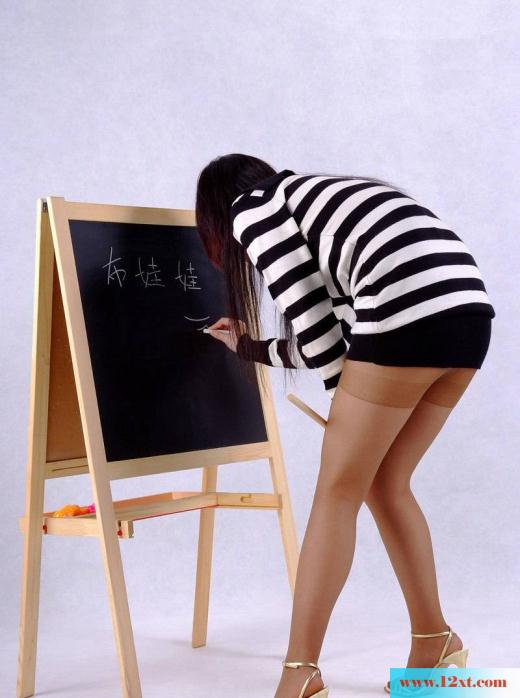 调皮的邻家美腿女孩随性自然(10P)