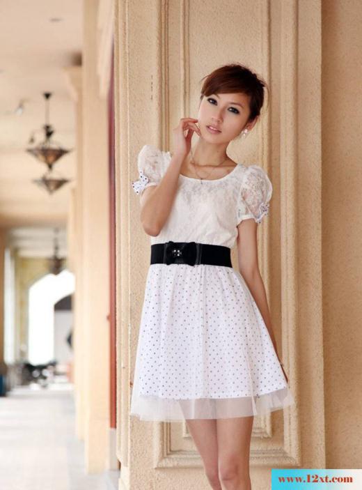 短裙羞涩小美女外拍裸腿(15P)